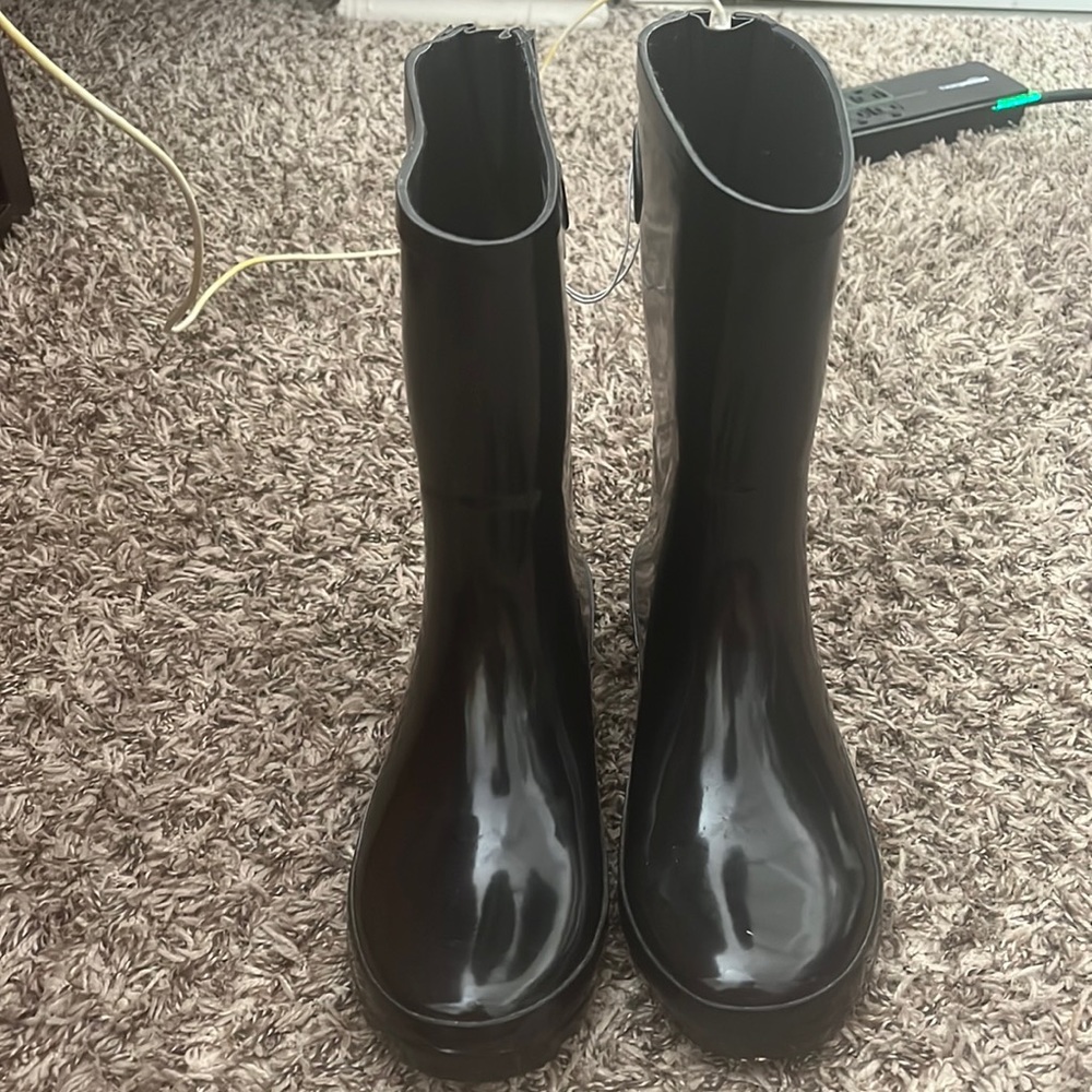 Black Rainboots